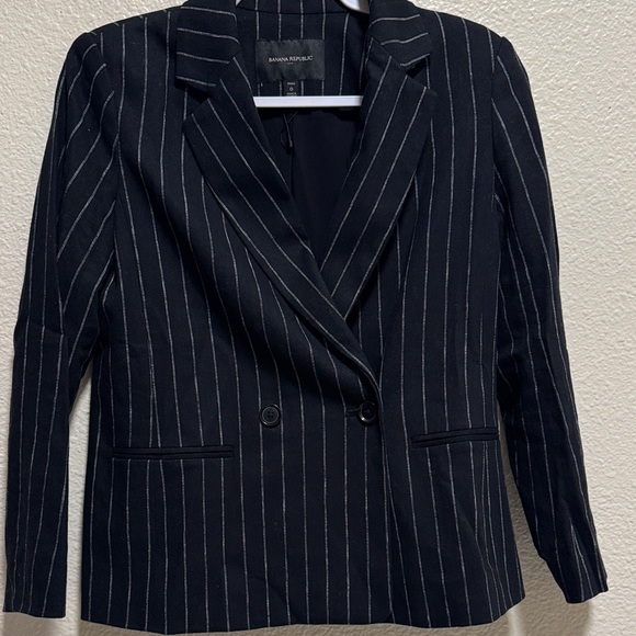Banana Republic Jackets & Blazers - Banana Republic Women's Black Pinstripe Blazer